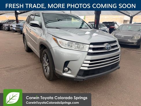 Used 2017 Toyota Highlander XLE AWD/4WD image 1