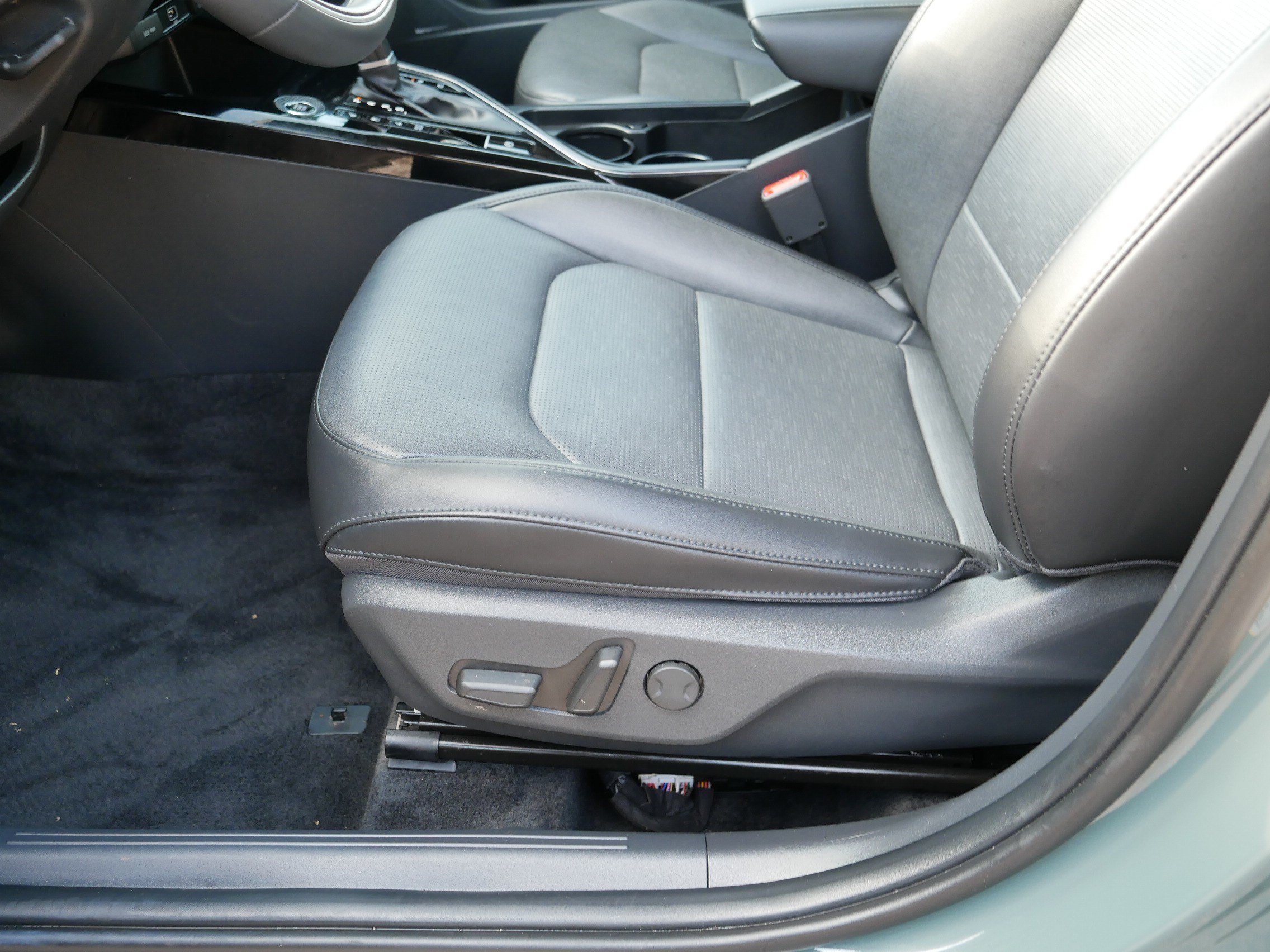 Certified 2025 Kia Niro SX Touring FWD image 20