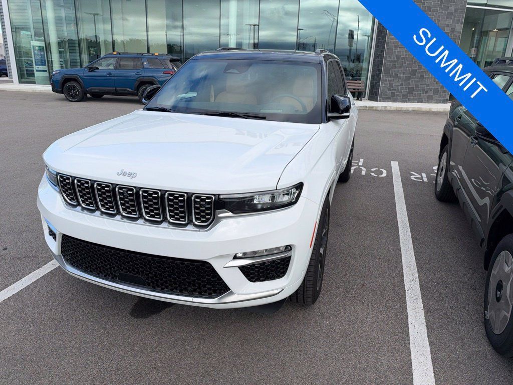 Used 2025 Jeep Grand Cherokee Summit AWD/4WD image 2
