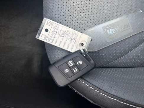 Used 2025 Volkswagen Jetta SEL FWD image 32
