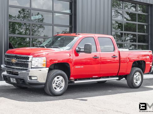 Used 2011 Chevrolet Silverado 2500 LT w/ Interior Plus Package image 2