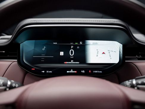 Used 2025 Land Rover Range Rover Sport Dynamic SE image 45