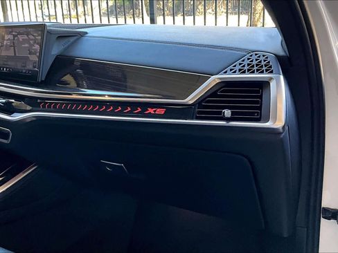 Used 2024 BMW X5 sDrive40i w/ M Sport Package image 18