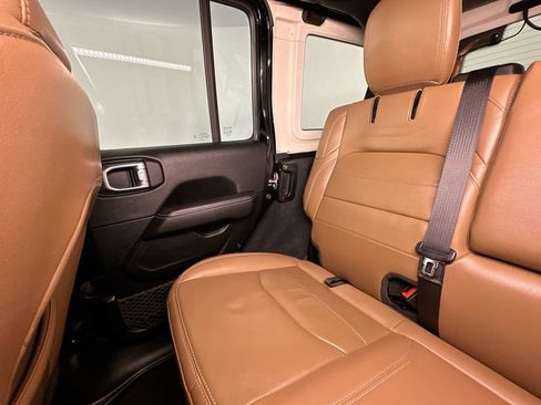Used 2022 Jeep Wrangler Unlimited Sahara w/ Cold Weather Group AWD/4WD image 12