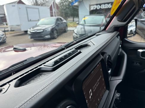 Used 2022 Jeep Wrangler Unlimited Sahara w/ Cold Weather Group image 31