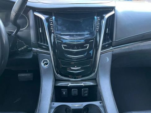 Used 2017 Cadillac Escalade ESV Platinum image 22