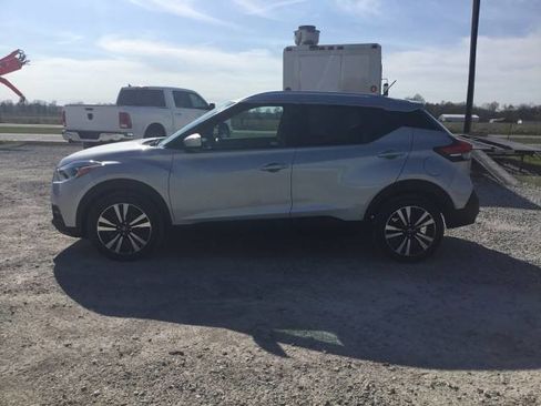 Used 2020 Nissan Kicks SV FWD image 7