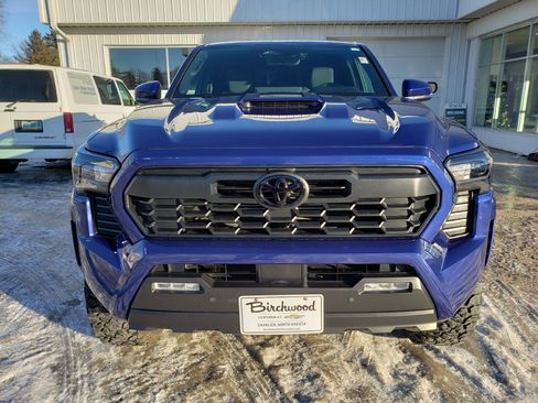 Used 2025 Toyota Tacoma SR image 8