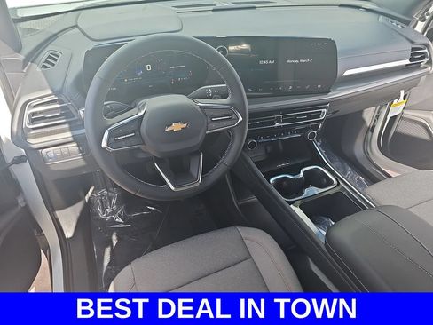 New 2026 Chevrolet Traverse LT w/ Sun and Wheel Package FWD image 17