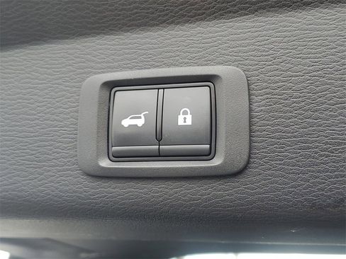 Used 2024 Mitsubishi Outlander SE image 12