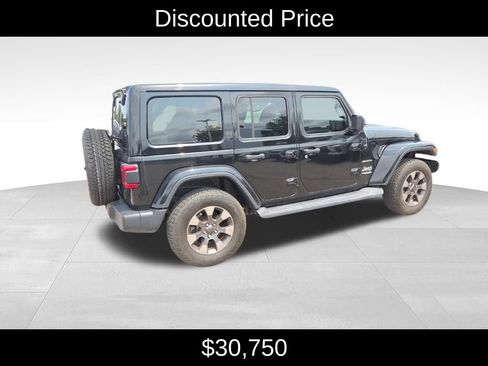 Used 2020 Jeep Wrangler Unlimited Sahara w/ Uconnect 4C Nav & Sound Group AWD/4WD image 3