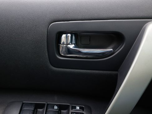 Used 2010 Nissan Rogue SL w/ Premium Pkg image 38