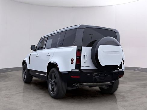 Used 2024 Land Rover Defender 110 X-Dynamic SE image 7