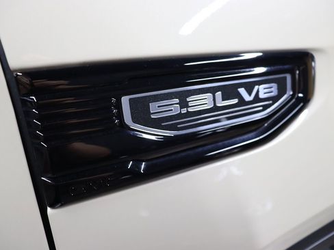 Used 2023 GMC Sierra 1500 Elevation image 9