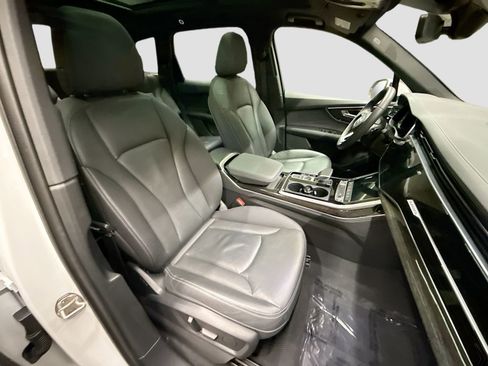 Used 2025 Audi Q7 3.0T Premium Plus AWD/4WD image 29