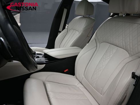 Used 2023 BMW M550i xDrive w/ Dynamic Handling Package image 17