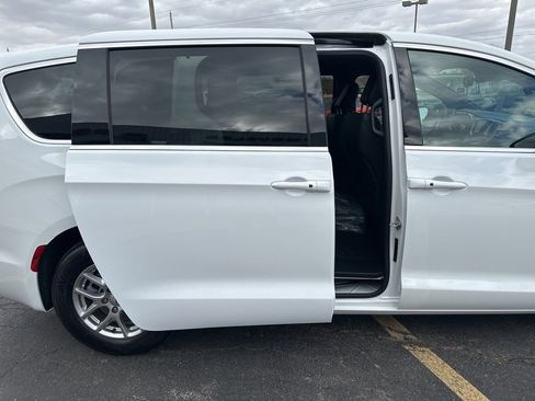 New 2026 Chrysler Pacifica Select image 20
