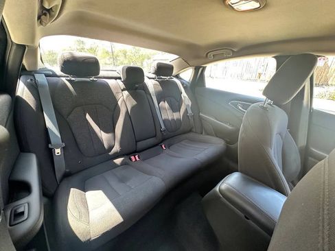 Used 2015 Chrysler 200 Limited FWD image 21