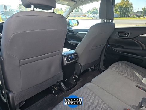 Used 2018 Toyota Highlander LE image 24