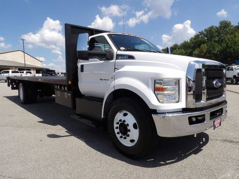 Used 2018 Ford F750 2WD Regular Cab Super Duty image 9