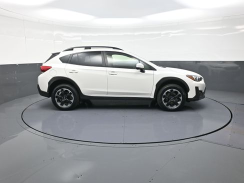 Used 2023 Subaru Crosstrek 2.0i Premium image 2