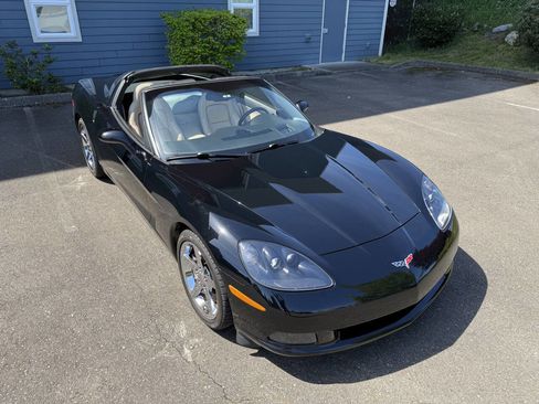 Used 2007 Chevrolet Corvette Coupe w/ Preferred Equipment Group RWD image 10