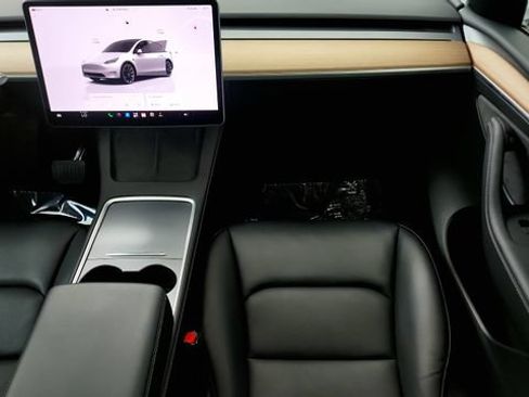 Used 2024 Tesla Model Y 2WD image 51