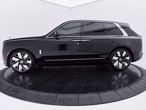 Used 2025 Rolls-Royce Cullinan AWD/4WD image 17