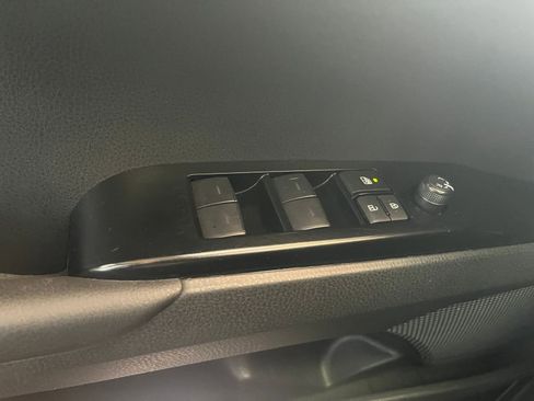 Used 2025 Toyota Camry SE FWD image 18