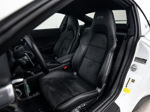 Certified 2018 Porsche 911 GT3 RWD image 5