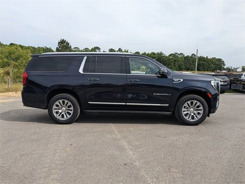Used 2024 GMC Yukon XL Denali image 3