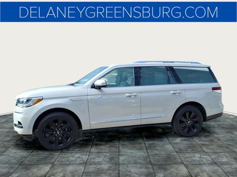 Used 2024 Lincoln Navigator Reserve AWD/4WD image 6