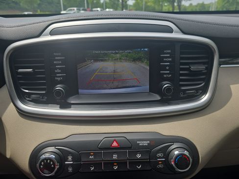 Used 2019 Kia Sorento FWD image 21