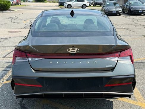 Used 2024 Hyundai Elantra Limited FWD image 5