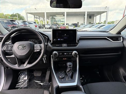 Used 2025 Toyota RAV4 LE AWD/4WD image 11