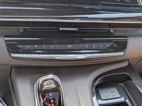 Used 2022 Cadillac Escalade Premium Luxury image 34