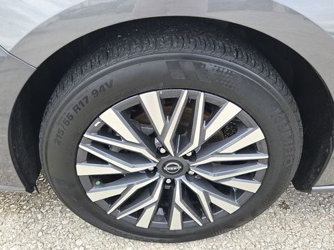 Used 2025 Nissan Altima 2.5 SV FWD image 10