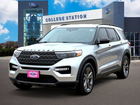 Used 2021 Ford Explorer XLT w/ Equipment Group 202A image 2