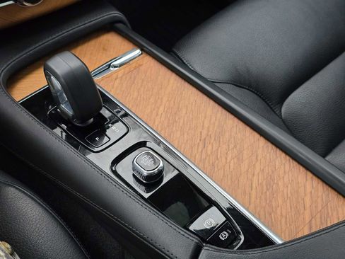 Used 2023 Volvo XC90 T8 Plus w/ Protection Package Premier image 26