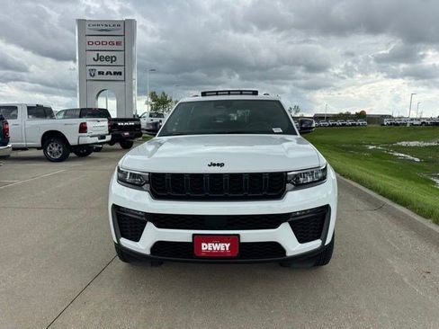 New 2026 Jeep Grand Cherokee Limited AWD/4WD image 2
