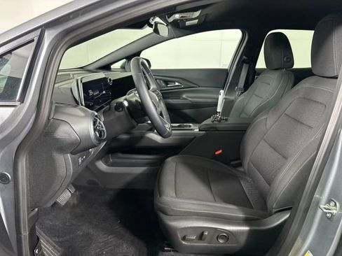 Used 2025 Chevrolet Equinox EV LT w/ Comfort Package image 11