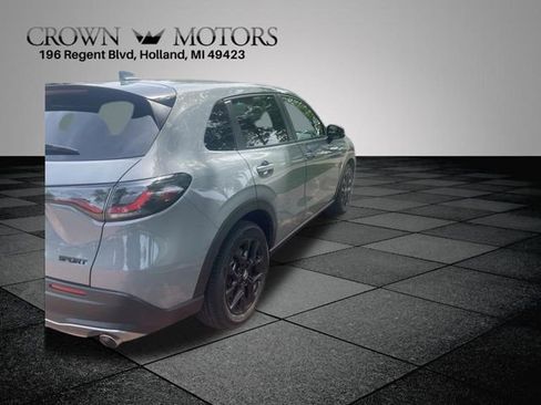 Used 2024 Honda HR-V Sport image 3