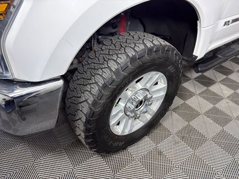 Certified 2019 Ford F250 XLT w/ Snow Plow Prep Package image 11