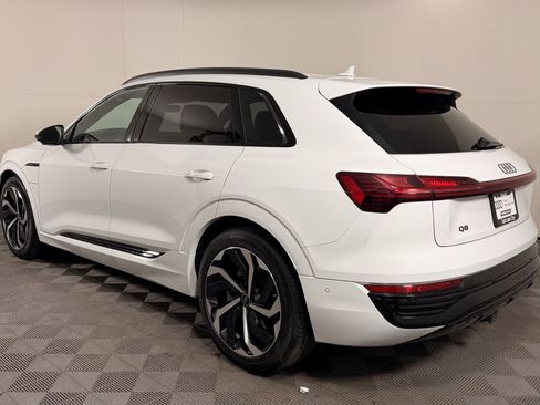Certified 2024 Audi Q8 e-tron Premium Plus AWD/4WD image 7