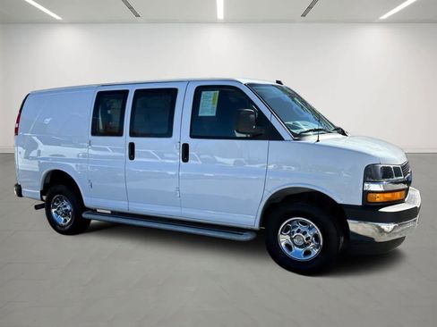 Used 2024 Chevrolet Express 2500 w/ Driver Convenience Package image 6