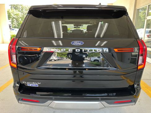 Certified 2025 Ford Expedition Platinum AWD/4WD image 13
