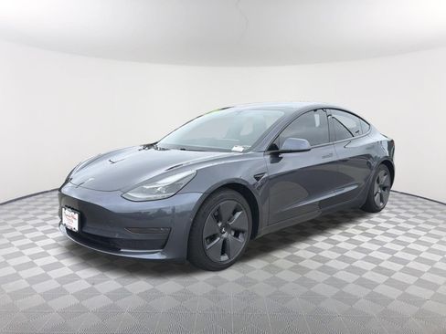 Used 2021 Tesla Model 3 Standard Range Plus RWD image 3