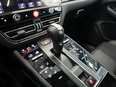 Certified 2026 Porsche Macan AWD/4WD image 15