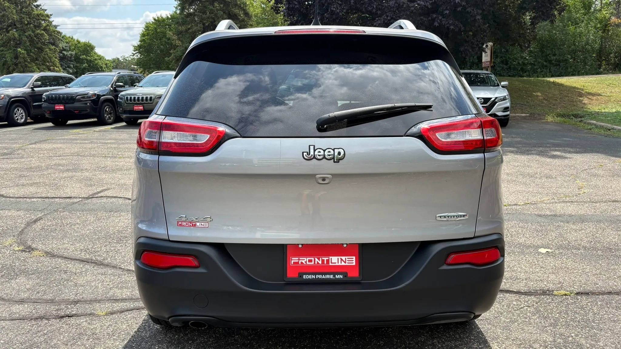 Used 2017 Jeep Cherokee Latitude AWD/4WD image 8