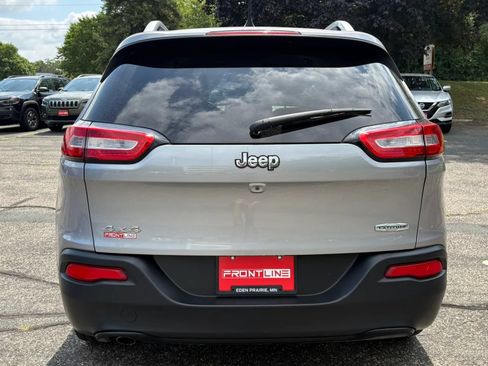 Used 2017 Jeep Cherokee Latitude AWD/4WD image 8